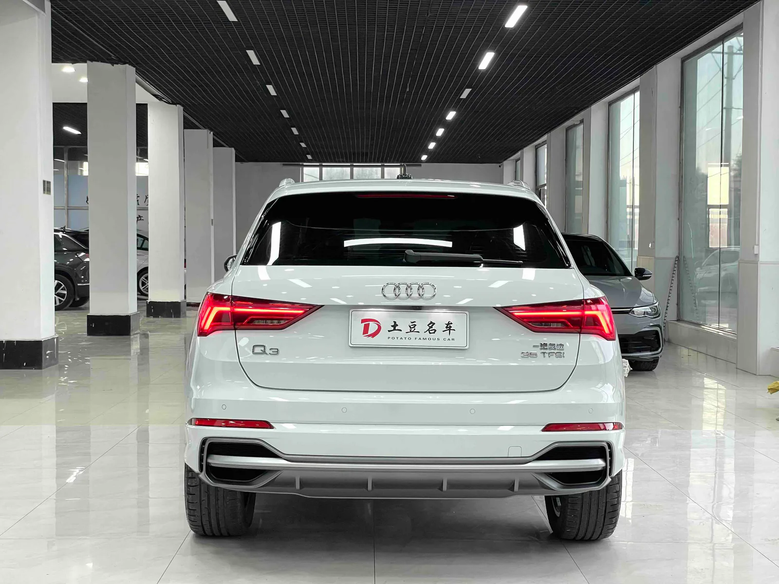 Audi Q3 2022 — photo 18 of 20