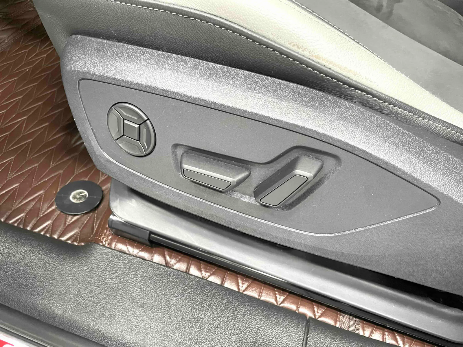 Audi Q3 2022 — photo 7 of 20