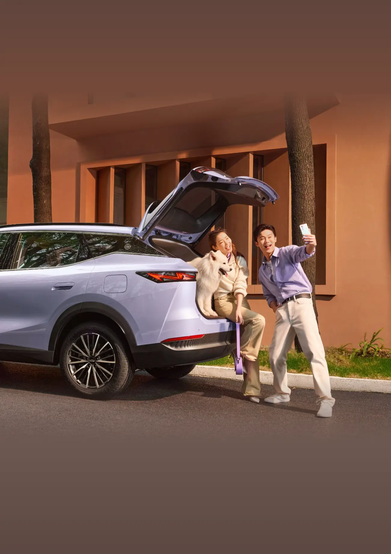 Chery Tiggo 7L cargo opening with family-use scene