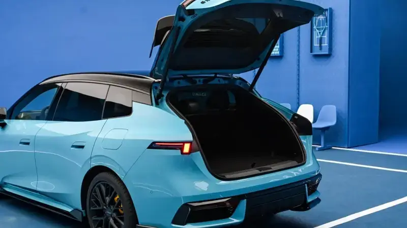 Відкритий багажник Lynk & Co 07 GT